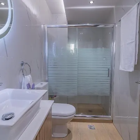 Διαμέρισμα Comfy 2-room Sea View In Town. *