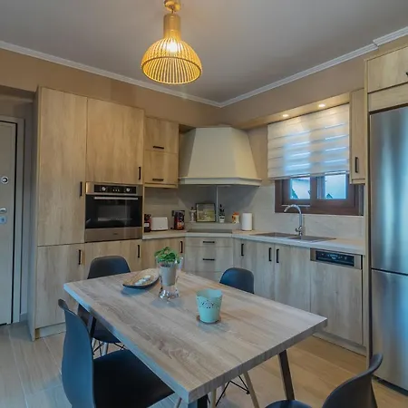 Comfy 2-room Sea View In Town. Διαμέρισμα